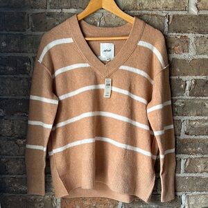 Aerie Tan and White V-Neck Sweater
